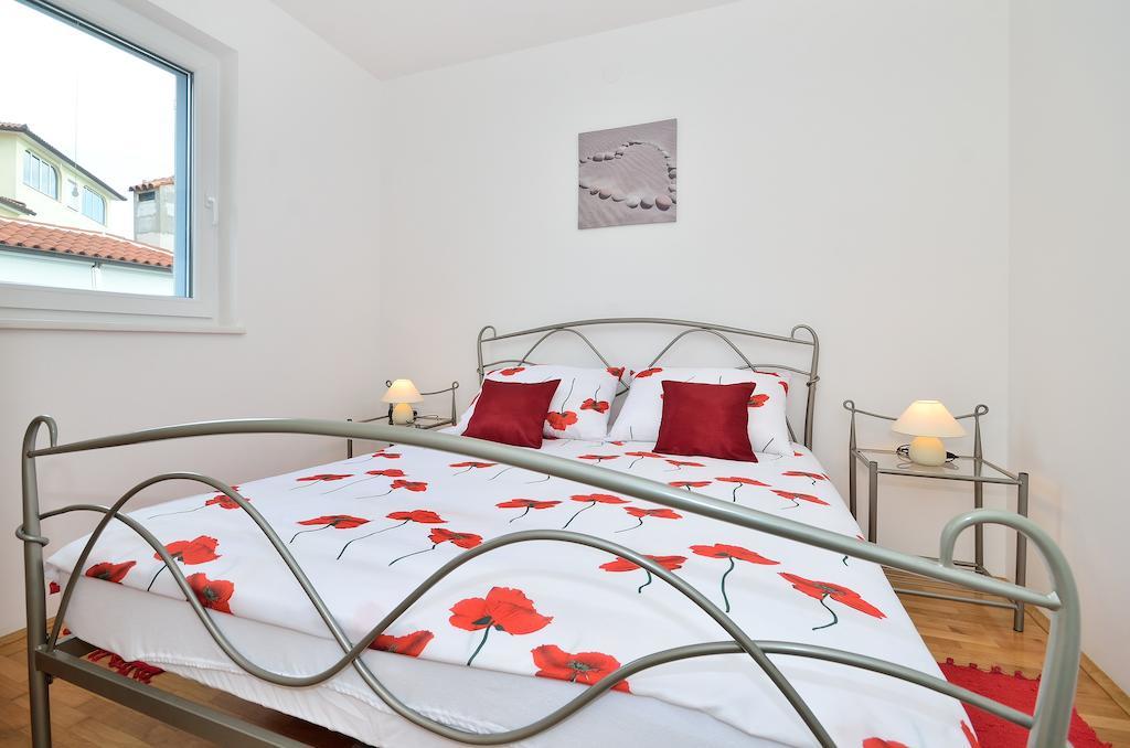 Apartments Nautilus Πούλα Δωμάτιο φωτογραφία